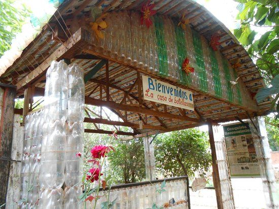 La Casa de las Botellas