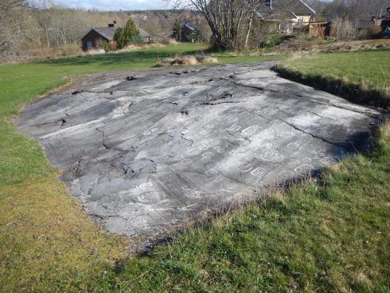 Släbro Hällristningar