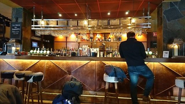 Bowlers Restaurant & Bar