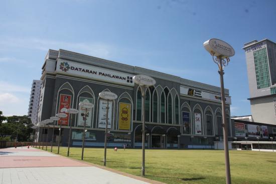 Dataran Pahlawan Melaka shoppingcenter