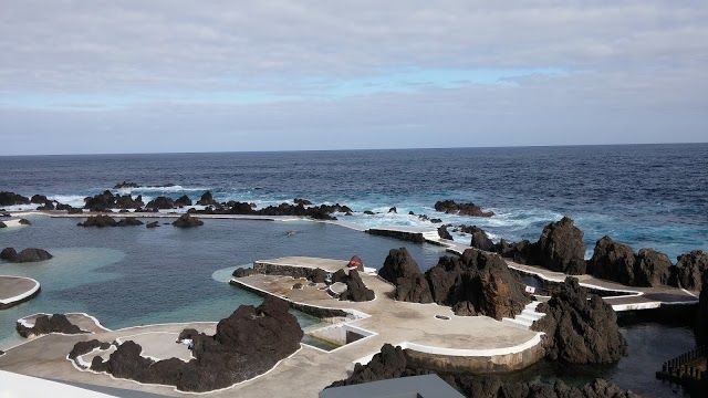Porto Moniz naturliga havsbad av lavaklippor