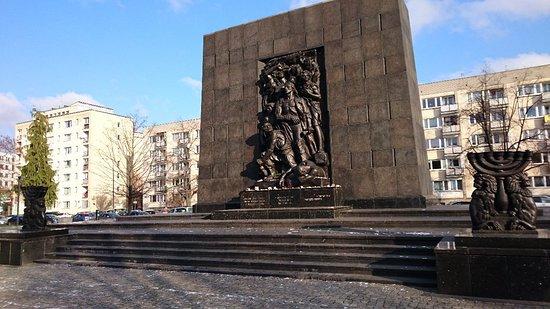 Minnesmärket över det judiska gettot