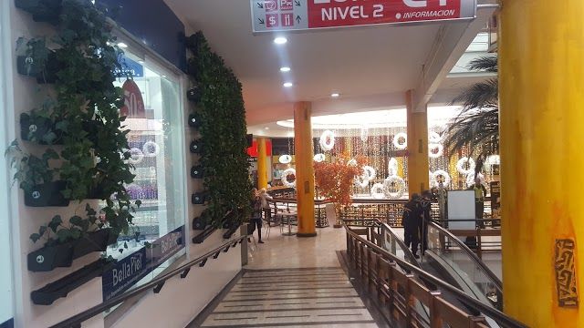 Hacienda Santa Barbara köpcenter