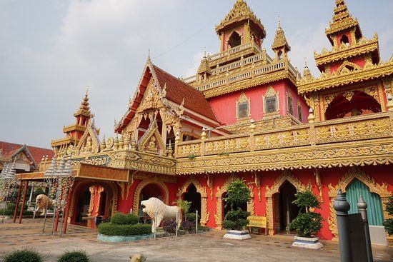Wat Phra That Rueang Rong