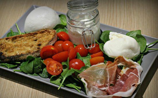 VIA VERDE Salad & Mozzarella Bar