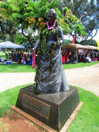 Queen Kapiolani Statue